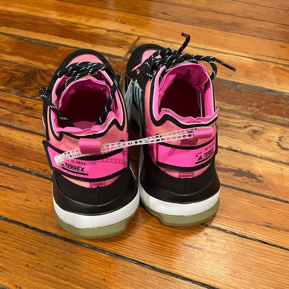 NWT Adidas Terrex sneakers - Picture 6 of 8